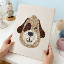 Laden Sie das Bild in den Galerie-Viewer, Punch Needle mit Rahmen - Lächelnder Hund