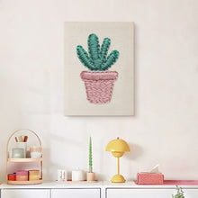 Laden Sie das Bild in den Galerie-Viewer, Punch Needle mit Rahmen - Kawaii Kaktus