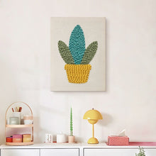Laden Sie das Bild in den Galerie-Viewer, Punch Needle mit Rahmen - Goldene Sukkulente