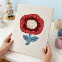 Laden Sie das Bild in den Galerie-Viewer, Punch Needle mit Rahmen - Purpurrote Blüte