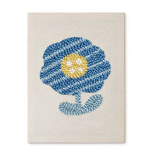 Laden Sie das Bild in den Galerie-Viewer, Punch Needle mit Rahmen - Blaue Blume Figured'Art