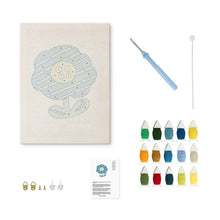 Laden Sie das Bild in den Galerie-Viewer, Punch Needle mit Rahmen - Blaue Blume