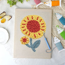 Laden Sie das Bild in den Galerie-Viewer, Punch Needle mit Rahmen - Sonnenblume