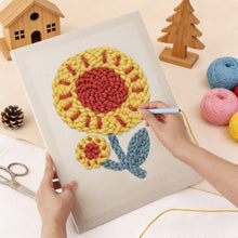 Laden Sie das Bild in den Galerie-Viewer, Punch Needle mit Rahmen - Sonnenblume