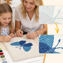 Laden Sie das Bild in den Galerie-Viewer, Punch Needle mit Rahmen - Blauer Traum Schmetterling