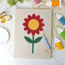 Laden Sie das Bild in den Galerie-Viewer, Punch Needle mit Rahmen - Strahlende Blume