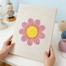 Laden Sie das Bild in den Galerie-Viewer, Punch Needle mit Rahmen - Rosa Gänseblümchen