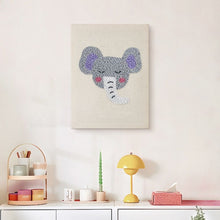 Laden Sie das Bild in den Galerie-Viewer, Punch Needle mit Rahmen - Kleiner Elefant