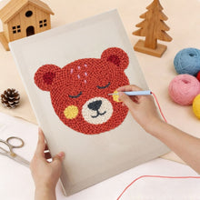 Laden Sie das Bild in den Galerie-Viewer, Punch Needle mit Rahmen - Kuschelbär