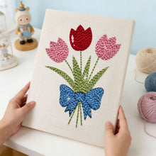 Laden Sie das Bild in den Galerie-Viewer, Punch Needle mit Rahmen - Tulpenstrauß