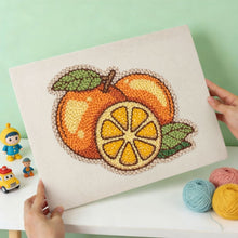 Laden Sie das Bild in den Galerie-Viewer, Punch Needle mit Rahmen - Frische Orangen