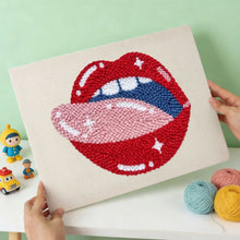 Laden Sie das Bild in den Galerie-Viewer, Punch Needle mit Rahmen - Pop Art Lippen