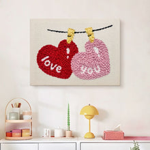 Laden Sie das Bild in den Galerie-Viewer, Punch Needle mit Rahmen - Liebe liegt in der Luft