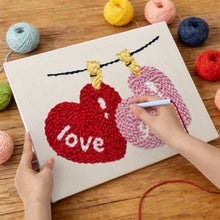 Laden Sie das Bild in den Galerie-Viewer, Punch Needle mit Rahmen - Liebe liegt in der Luft
