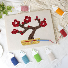 Laden Sie das Bild in den Galerie-Viewer, Punch Needle mit Rahmen - Kirschblüten Bonsai