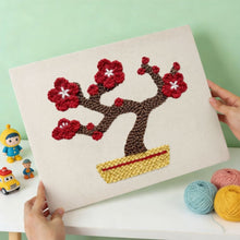 Laden Sie das Bild in den Galerie-Viewer, Punch Needle mit Rahmen - Kirschblüten Bonsai