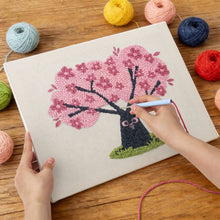 Laden Sie das Bild in den Galerie-Viewer, Punch Needle mit Rahmen - Kirschbaum mit Eulen