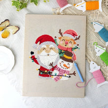 Laden Sie das Bild in den Galerie-Viewer, Punch Needle mit Rahmen - Weihnachtsmann und Freunde
