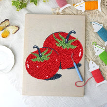 Laden Sie das Bild in den Galerie-Viewer, Punch Needle mit Rahmen - Frische Tomaten
