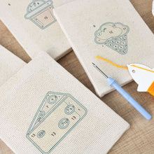 Laden Sie das Bild in den Galerie-Viewer, Punch Needle Set (4 Stück) mit Rahmen - Leckere Häppchen Kollektion 2