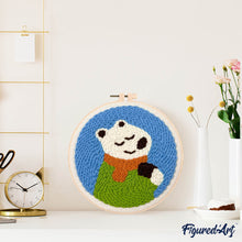 Laden Sie das Bild in den Galerie-Viewer, Punch Needle Eisbär mit Schal