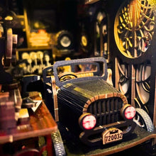 Laden Sie das Bild in den Galerie-Viewer, Book Nook - Vintage Garage