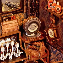 Laden Sie das Bild in den Galerie-Viewer, Book Nook - Vintage Garage