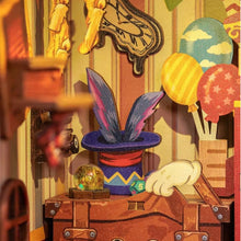 Laden Sie das Bild in den Galerie-Viewer, Book Nook - Wunderbarer Spielzeugladen