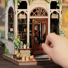 Laden Sie das Bild in den Galerie-Viewer, Book Nook - Buchhandlung Grünes Leben