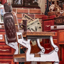 Laden Sie das Bild in den Galerie-Viewer, Miniaturhaus - Friseursalon von John