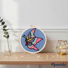 Laden Sie das Bild in den Galerie-Viewer, Punch Needle Schmetterling