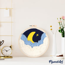 Laden Sie das Bild in den Galerie-Viewer, Punch Needle Versteckter Mond