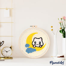 Laden Sie das Bild in den Galerie-Viewer, Punch Needle Katze auf dem Mond