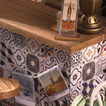 Laden Sie das Bild in den Galerie-Viewer, Miniaturhaus - Café von Simon
