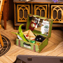 Laden Sie das Bild in den Galerie-Viewer, Miniaturhaus - Das Magische Büro