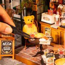 Laden Sie das Bild in den Galerie-Viewer, Miniaturhaus - Festliches Restaurant