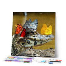 Laden Sie das Bild in den Galerie-Viewer, Diamond Painting | Diamond Painting - Crocodile and Butterflies | animals butterflies Diamond Painting Animals | FiguredArt