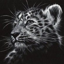 Laden Sie das Bild in den Galerie-Viewer, Diamond Painting, Leopard in schwarzweiß
