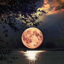 Laden Sie das Bild in den Galerie-Viewer, Diamond Painting, Vollmond am Horizont