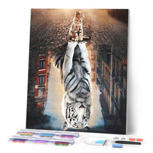 Laden Sie das Bild in den Galerie-Viewer, Diamond Painting | Diamond Painting - Cat Reflection in the City | animals cats cities Diamond Painting Animals | FiguredArt