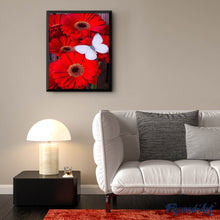 Laden Sie das Bild in den Galerie-Viewer, Diamond Painting | Diamond Painting - Red Daisies and White Butterfly | animals butterflies Diamond Painting Animals Diamond Painting