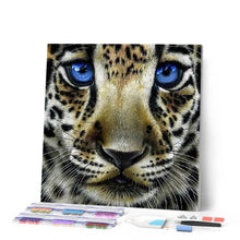 Laden Sie das Bild in den Galerie-Viewer, Diamond Painting | Diamond Painting - Leopard with Blue Eyes | animals Diamond Painting Animals leopards | FiguredArt