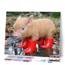 Laden Sie das Bild in den Galerie-Viewer, Diamond Painting | Diamond Painting - Piglet and red boots | animals Diamond Painting Animals | FiguredArt