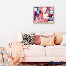 Laden Sie das Bild in den Galerie-Viewer, Diamond Painting – Gesicht und Blumen – 40 x 50 cm auf Keilrahmen gespannt | Figured'Art
