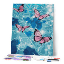 Laden Sie das Bild in den Galerie-Viewer, Diamond Painting - Rosa Schmetterlinge auf dem Wasser