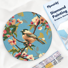Laden Sie das Bild in den Galerie-Viewer, Diamond Painting auf Holzscheibe - Vogel auf einem Ast