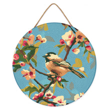 Laden Sie das Bild in den Galerie-Viewer, Diamond Painting auf Holzscheibe - Vogel auf einem Ast