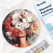Laden Sie das Bild in den Galerie-Viewer, Diamond Painting auf Holzscheibe - Schönheit hinter Blumen