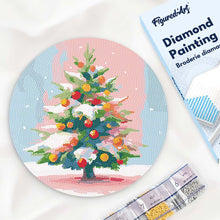 Laden Sie das Bild in den Galerie-Viewer, Diamond Painting auf Holzscheibe - Verschneiter Weihnachtsbaum