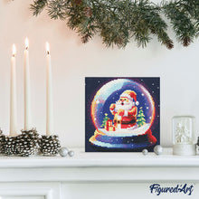 Laden Sie das Bild in den Galerie-Viewer, Mini Diamond Painting 25 x 25 cm - Weihnachtsmann in Schneekugel